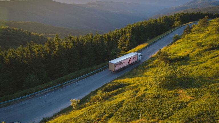 LIFA LKW in den Alpen, Landverkehr